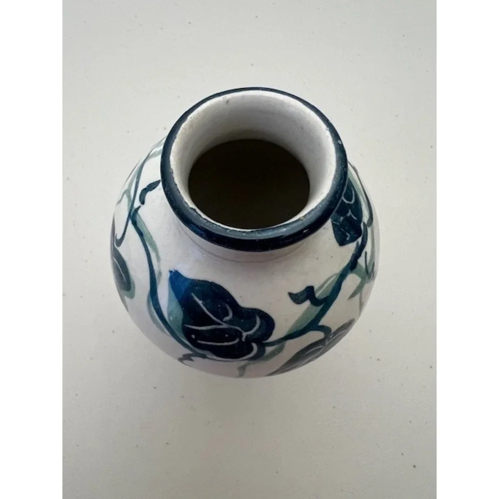 Vintage Cagle Road Pottery‎ Signed Ivy Leaf Vase Hand Painted Cream Green 1995